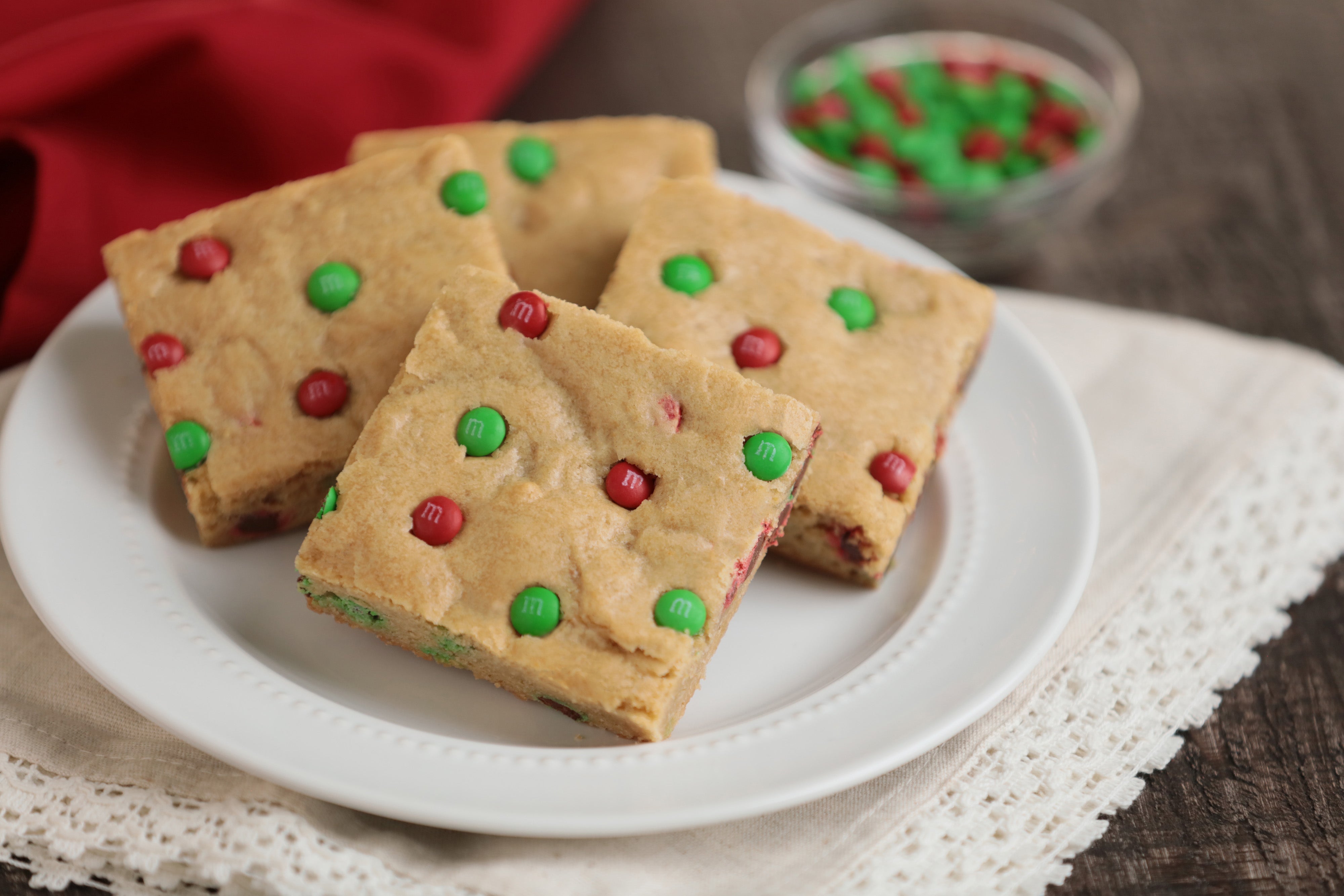 M&M’S® BLONDIES – Rosanna Pansino