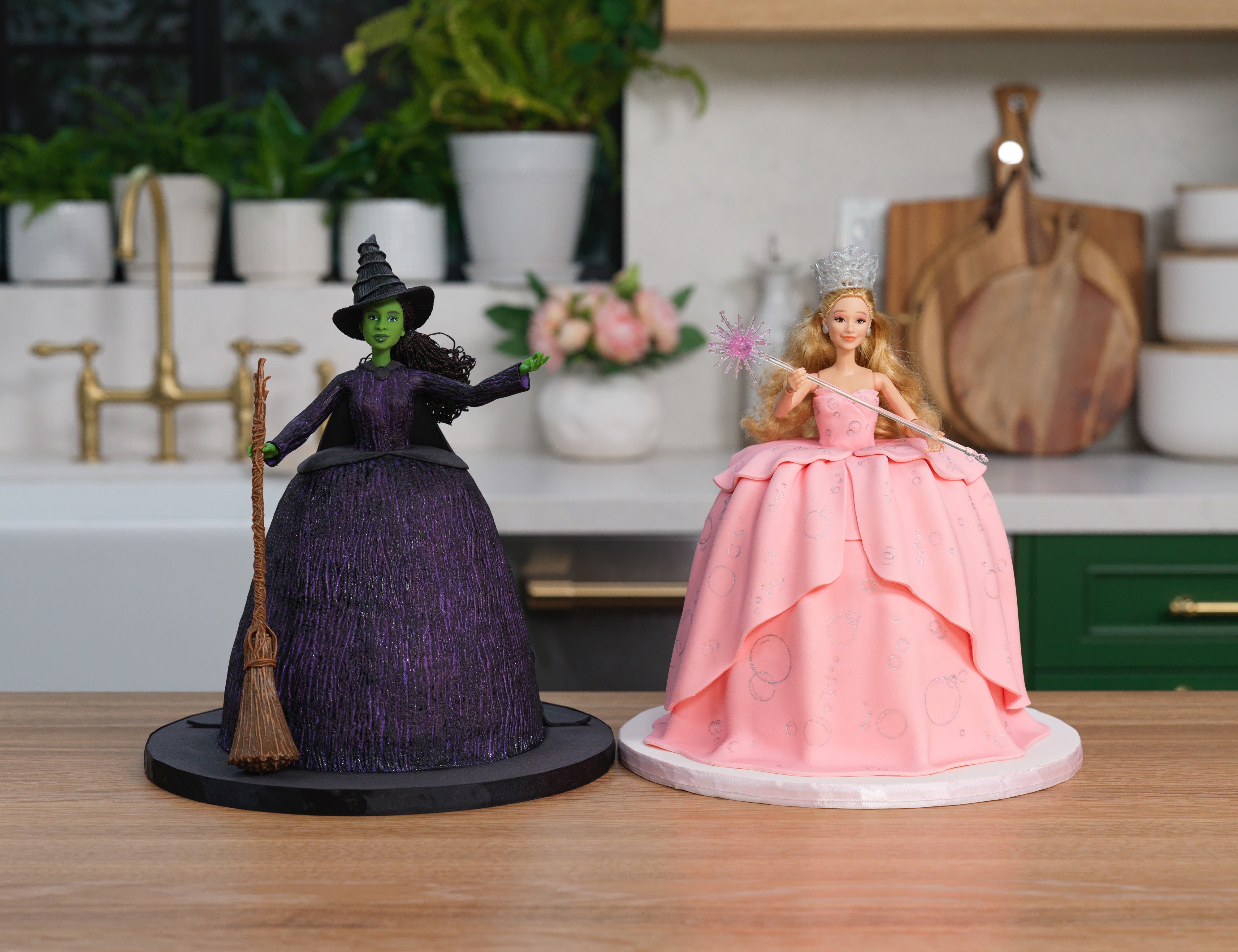 Wicked Cakes - Glinda & Elphaba Rosanna Pansino Wicked Cakes - Glinda & Elphaba Rosanna Pansino