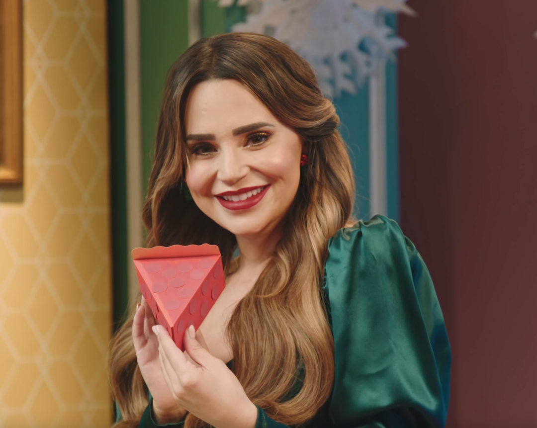Rosanna Pansino Guest Stars in "YouTube's Great Gift Exchange"